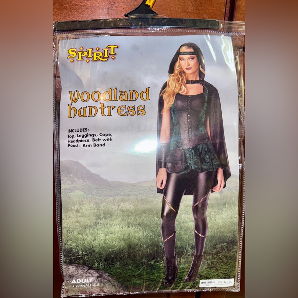 Spirit Enchanted Huntress Outfit in Black and Green